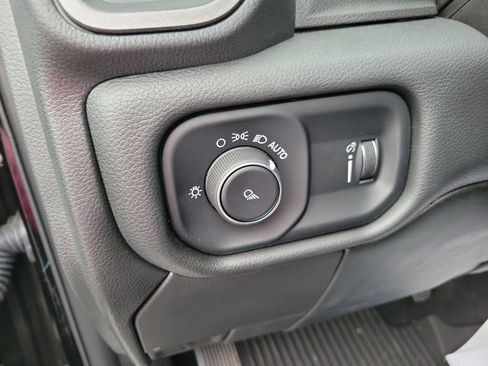 New 2024 RAM 2500 Tradesman w/ Safety Group AWD/4WD image 10