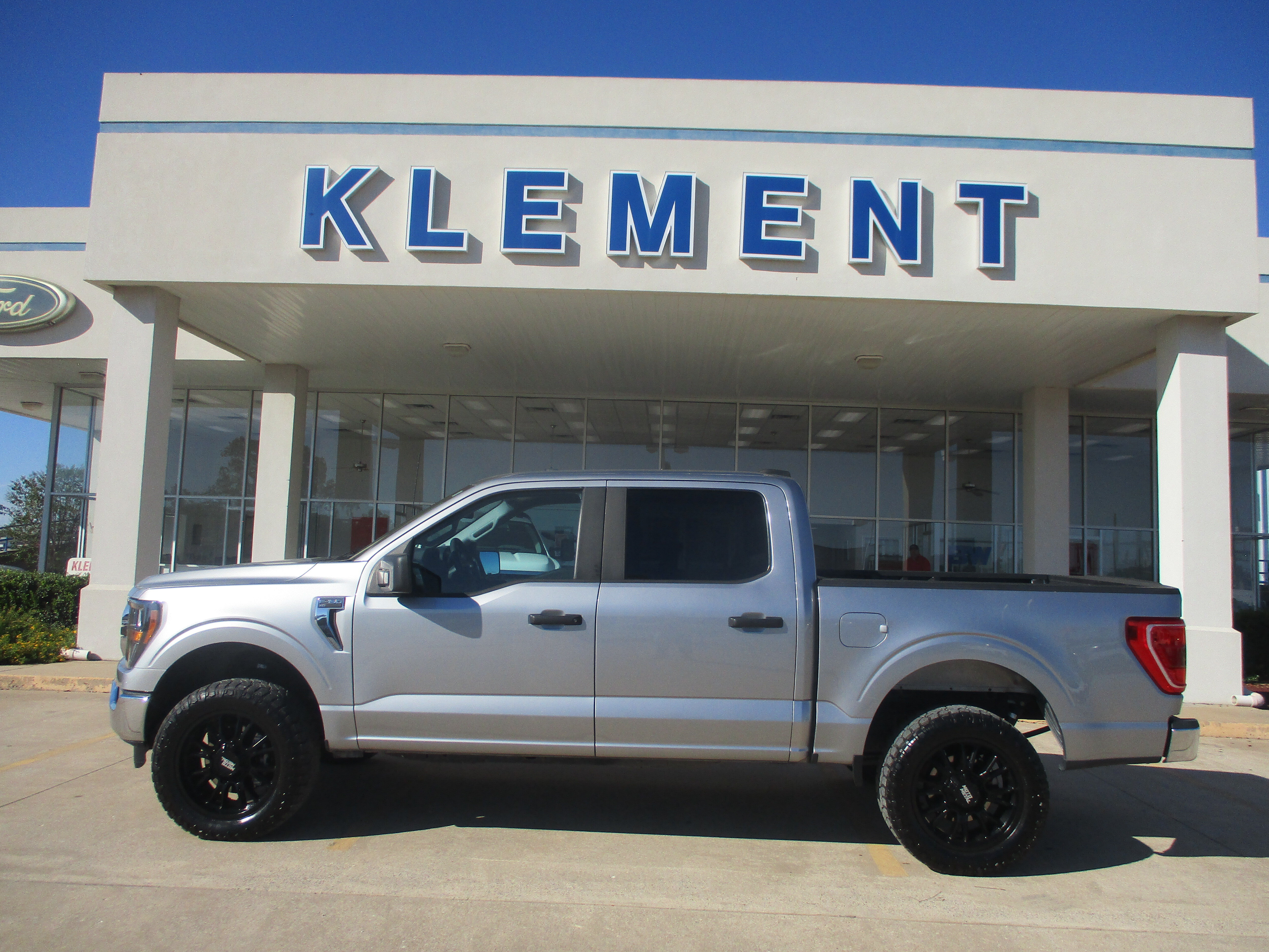 Used 2023 Ford F150 XLT AWD/4WD image 1