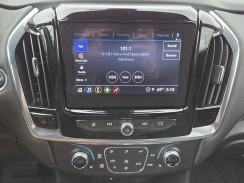 Used 2022 Chevrolet Traverse LT image 19