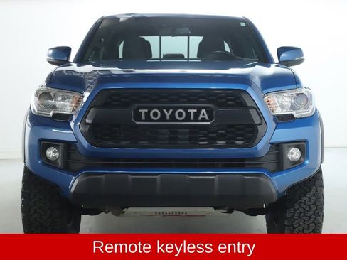Used 2017 Toyota Tacoma TRD Off-Road w/ Premium & Technology Package image 7