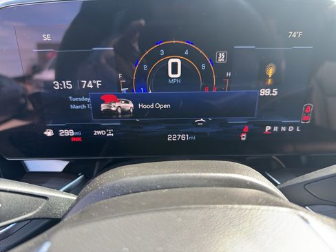 Used 2025 Chevrolet Suburban Z71 image 22