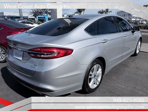 Used 2018 Ford Fusion SE w/ Fusion SE Technology Package FWD image 4