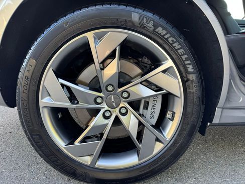 Used 2024 Genesis Electrified GV70 image 19