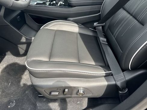 New 2026 Buick Enclave Avenir w/ Super Cruise Package AWD/4WD image 12