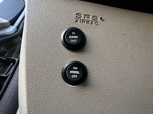 Used 2014 Dodge Grand Caravan SXT FWD image 41