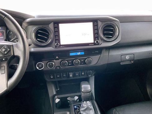 Used 2022 Toyota Tacoma TRD Off-Road image 6