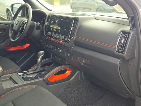 Certified 2025 Nissan Frontier PRO-4X image 28