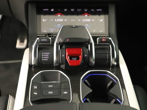 Used 2025 Lamborghini Urus SE AWD/4WD image 22
