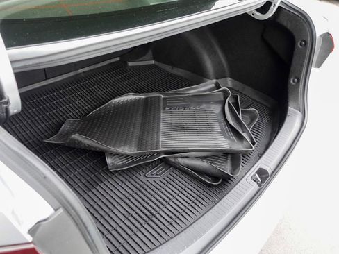 Used 2022 Toyota Corolla LE image 25