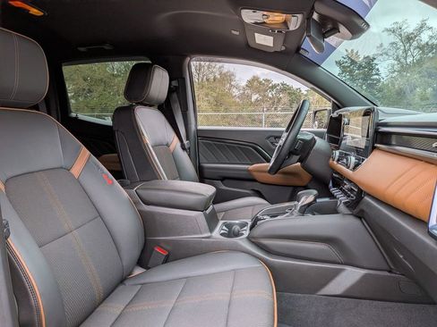 Used 2023 GMC Canyon AT4 w/ Technology Package image 32