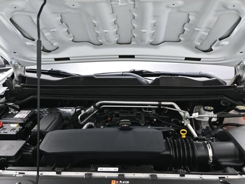 Used 2024 Chevrolet Colorado W/T RWD image 5