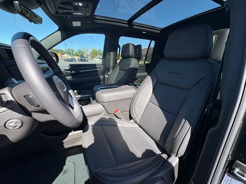 Used 2024 GMC Yukon XL Denali w/ Denali Reserve Package AWD/4WD image 17