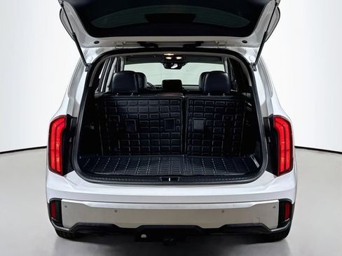 Used 2024 Kia Telluride LX FWD image 24