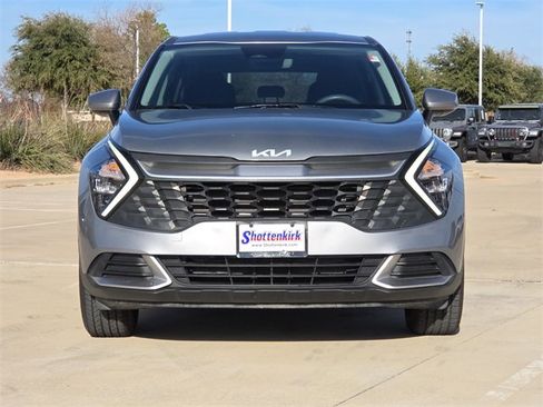 Used 2023 Kia Sportage LX image 2