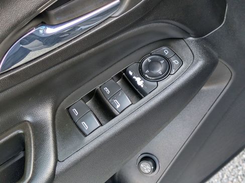Used 2023 Chevrolet Equinox LT FWD image 11