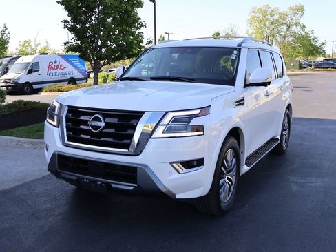 Used 2024 Nissan Armada SL w/ Captain's Chairs Package AWD/4WD image 4
