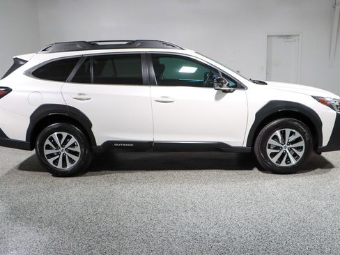 Used 2023 Subaru Outback Premium image 6