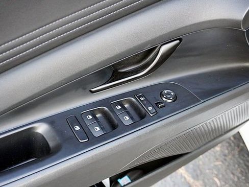 Used 2025 Hyundai Elantra SEL FWD image 23