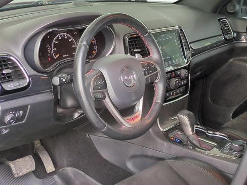 Used 2019 Jeep Grand Cherokee Trailhawk AWD/4WD image 9