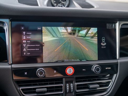 Certified 2025 Porsche Macan image 17