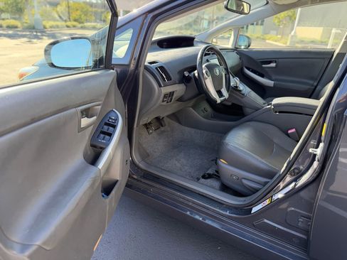 Used 2010 Toyota Prius Two image 9
