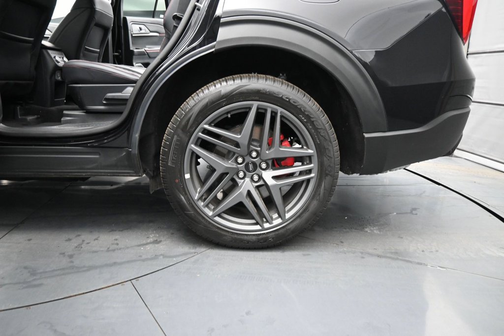 Certified 2026 Ford Explorer ST-Line w/ ST-Line Street Pack AWD/4WD image 19