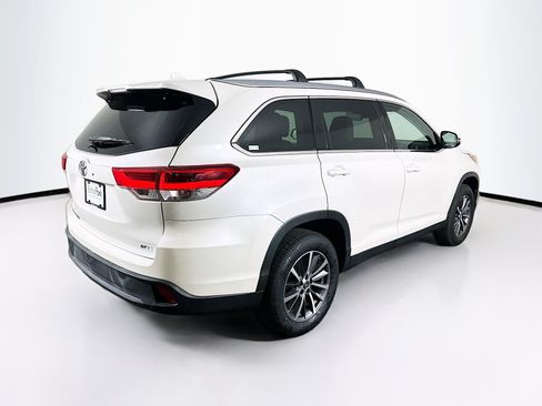 Used 2019 Toyota Highlander XLE FWD image 9