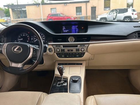 Used 2014 Lexus ES 350 w/ Premium Package FWD image 19