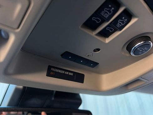 Used 2020 GMC Yukon XL Denali w/ Denali Premium Package image 30