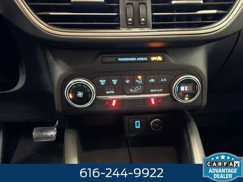 Used 2020 Ford Escape SE image 3