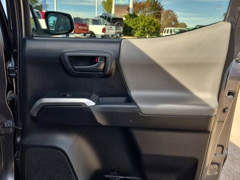 Used 2021 Toyota Tacoma 2WD Double Cab image 19