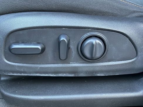 Used 2021 Chevrolet Traverse LT image 17