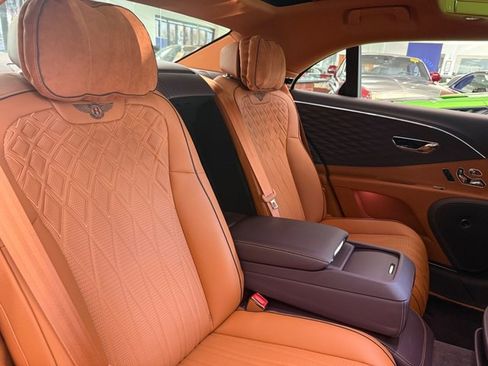 Used 2020 Bentley Flying Spur W12 image 34