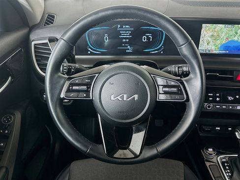 Used 2025 Kia Seltos S image 18