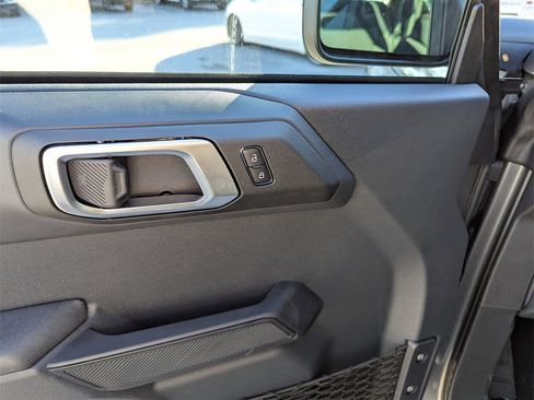 New 2025 Ford Bronco Base image 18
