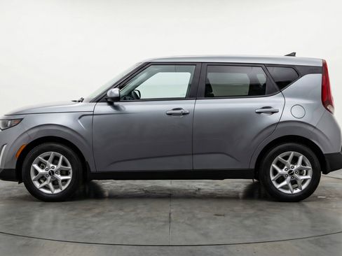 Used 2025 Kia Soul LX w/ LX Technology Package image 5