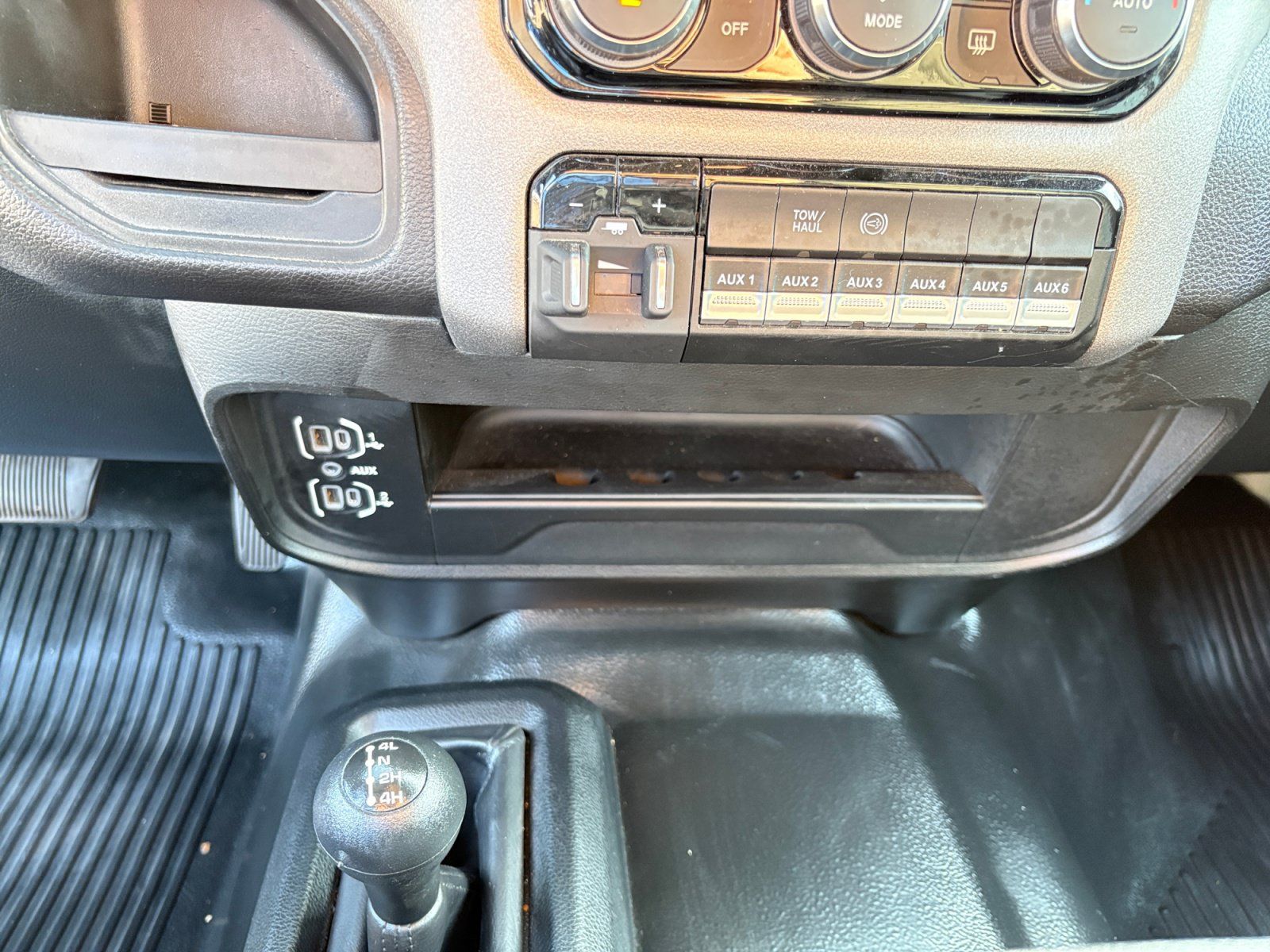 Used 2024 RAM 2500 Tradesman w/ Chrome Appearance Group AWD/4WD image 19