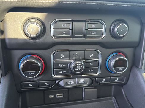 Used 2021 Chevrolet Tahoe LT w/ LT Signature Package image 21