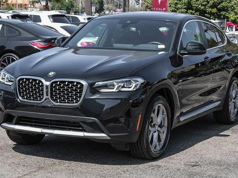 Used 2025 BMW X4 xDrive30i w/ Convenience Package AWD/4WD image 3