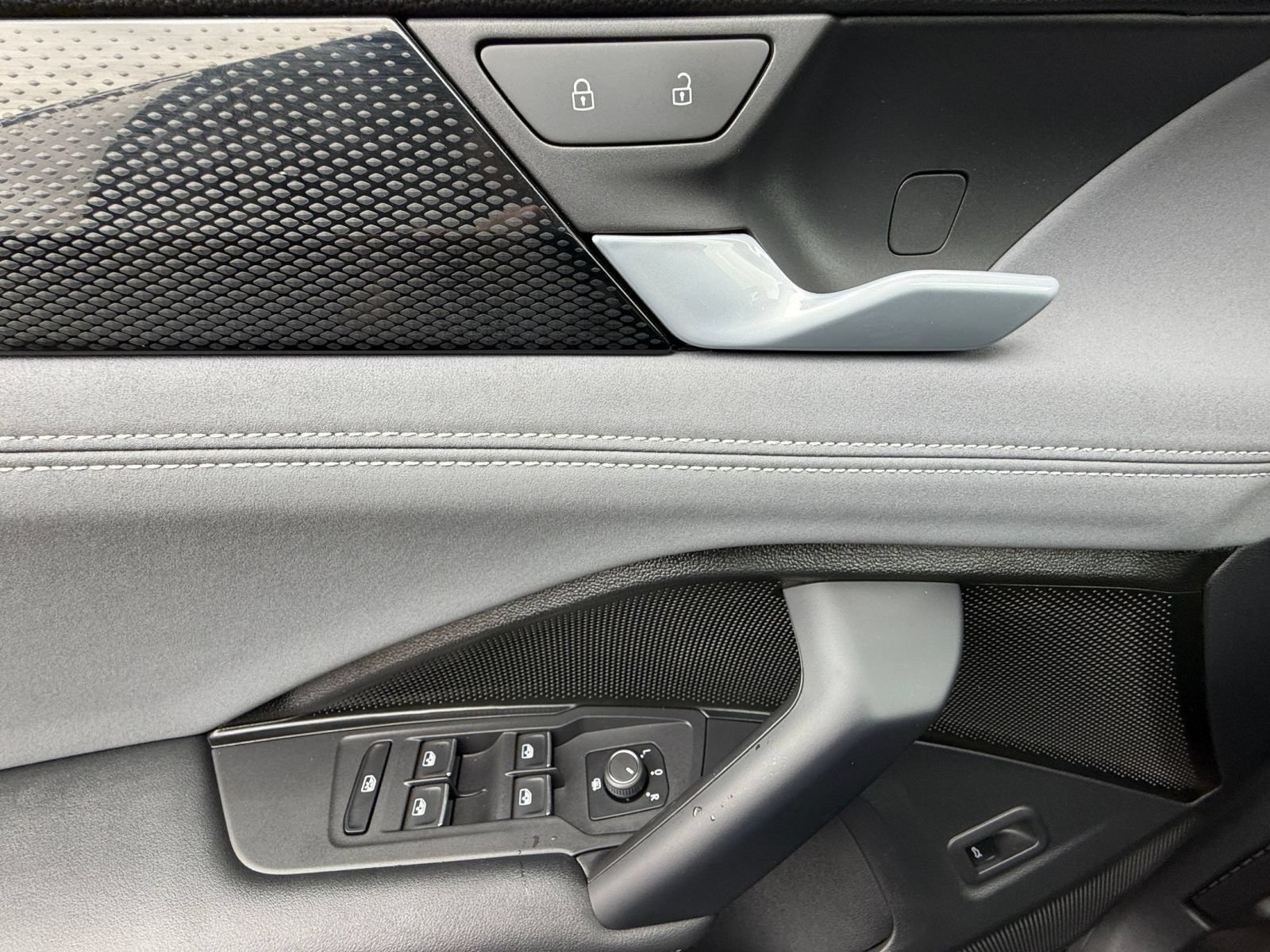 Used 2026 Volkswagen Tiguan SE AWD/4WD image 18