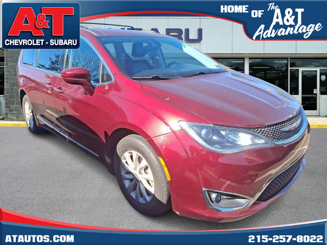 Used 2017 Chrysler Pacifica Touring-L FWD image 1