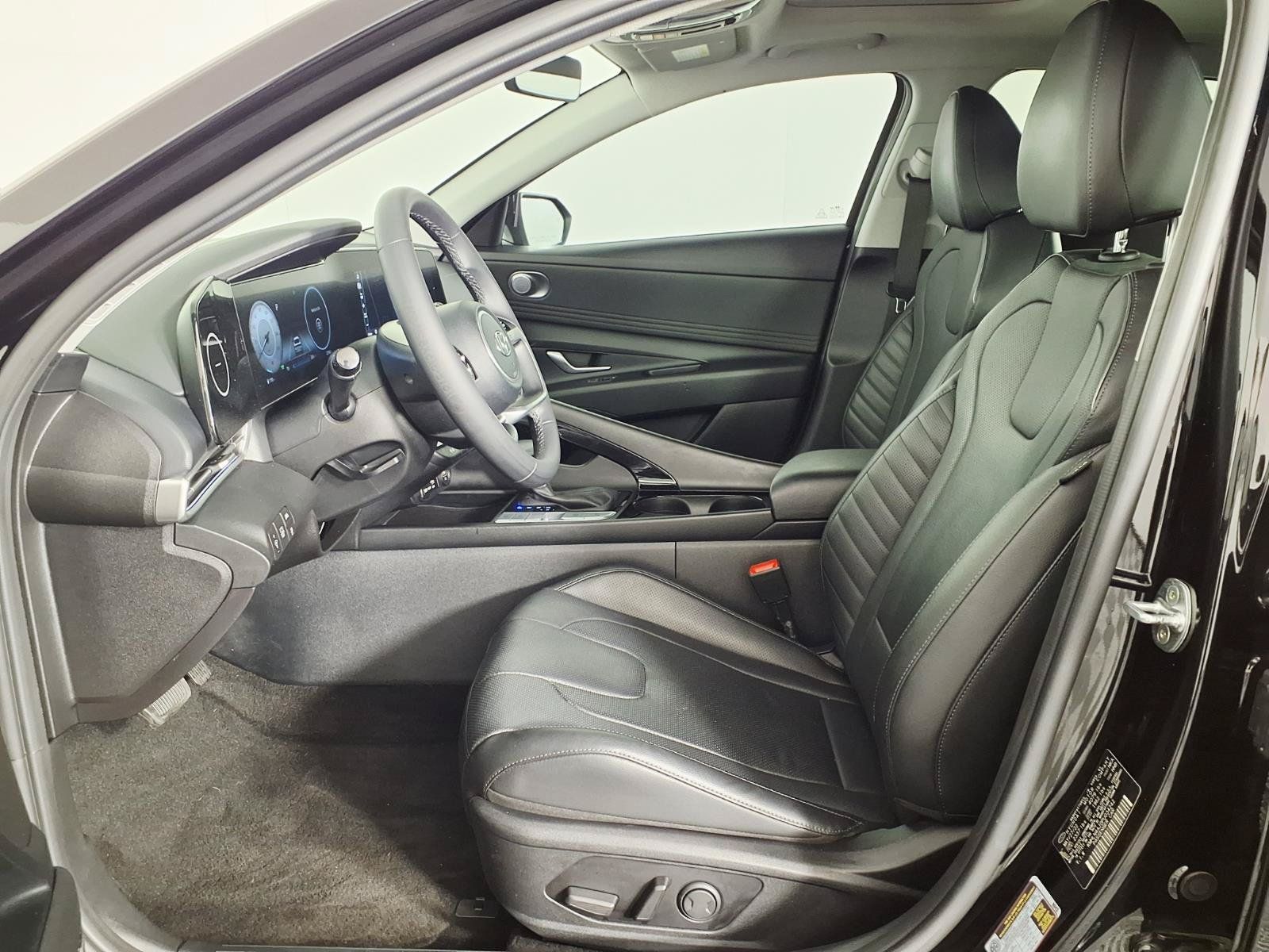 Certified 2023 Hyundai Elantra Limited FWD image 17