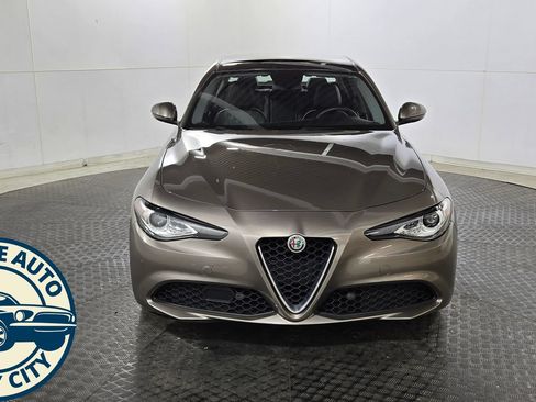 Used 2019 Alfa Romeo Giulia AWD image 2