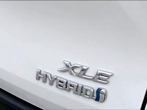 Used 2024 Toyota Sienna XLE FWD image 30