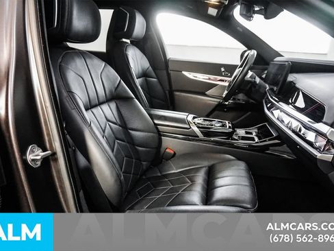 Used 2024 BMW i7 eDrive50 w/ M Sport Package RWD image 17