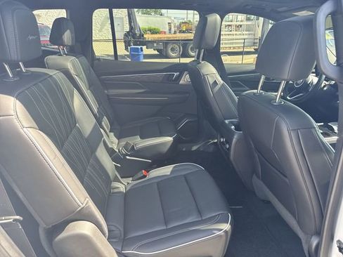 Used 2025 Buick Enclave Avenir w/ Super Cruise Package AWD/4WD image 26