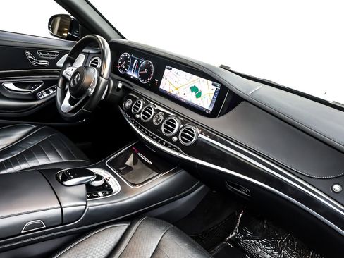 Used 2019 Mercedes-Benz S 560 Sedan image 16