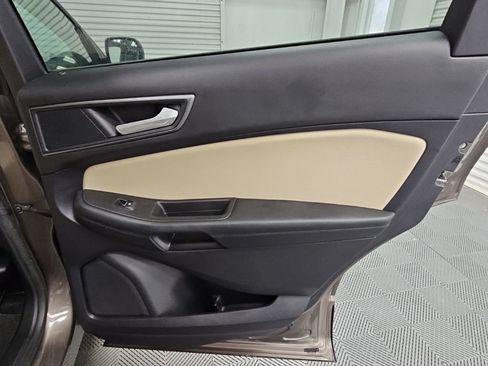 Used 2019 Ford Edge SE FWD image 31