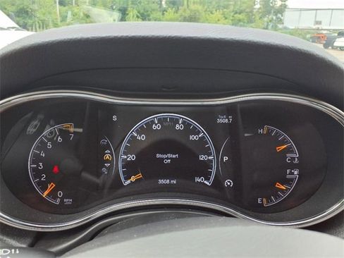 Used 2022 Jeep Grand Cherokee Laredo E image 17