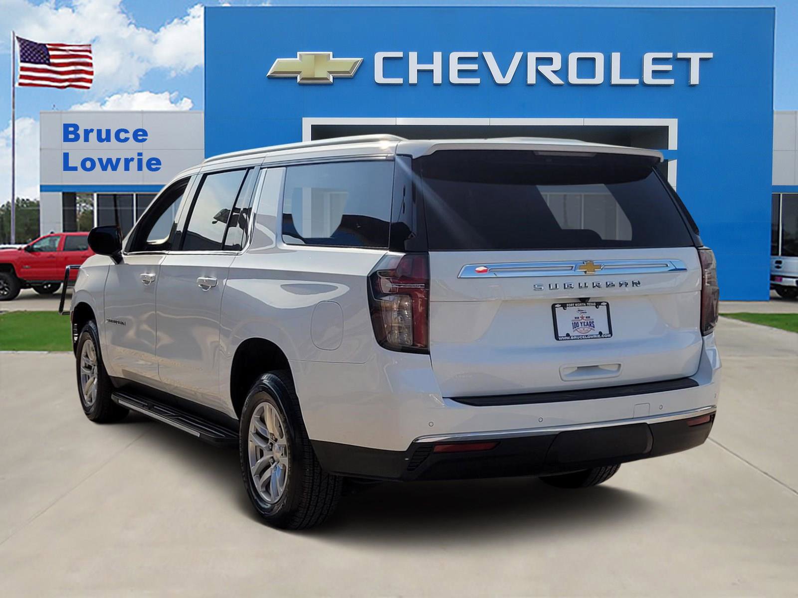 Used 2023 Chevrolet Suburban LS RWD image 5